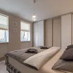 H75 Centre