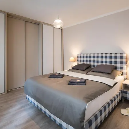 H75 Centre Apartmán *